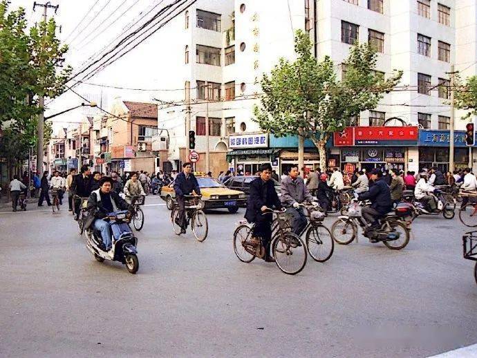 ����Ƭ��90���ĩ���Ϻ��־��������Ļ���