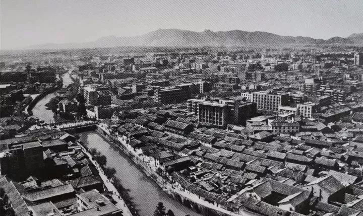 �����˶���һ������������Ƭ