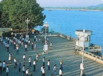 �ѵ�һ����80����ĳ�ɳ����Ƭ